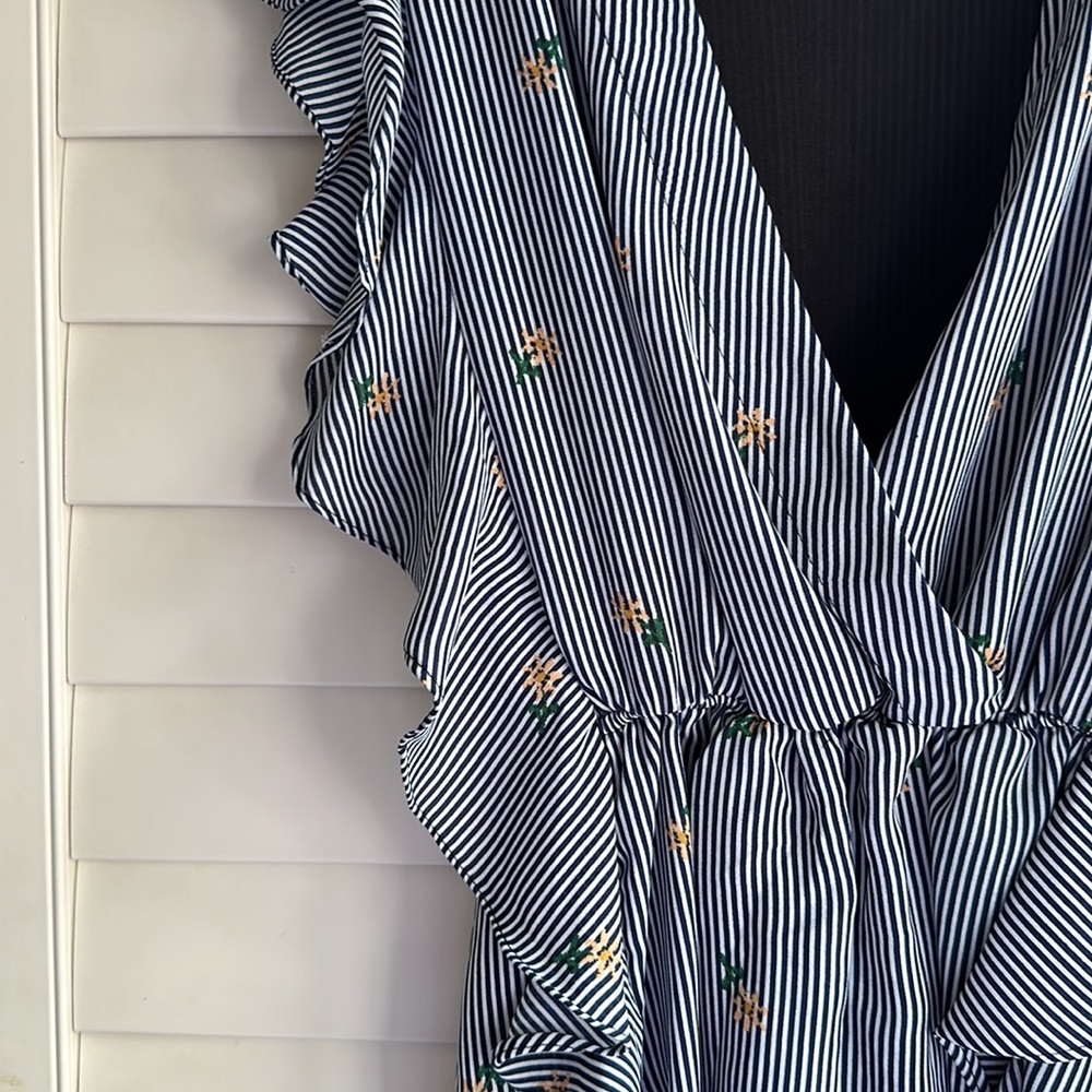 Navy & White Ruffled & Floral Romper - Picture 2 of 5